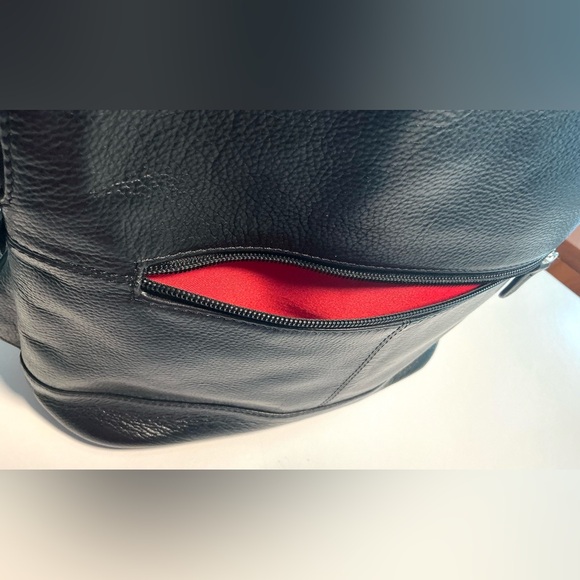 Black Leather Backpack w/Adjustable Straps. Silver Hardware. ILI New York main image 5